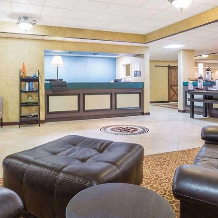 Rome Inn And Suites Екстериор снимка