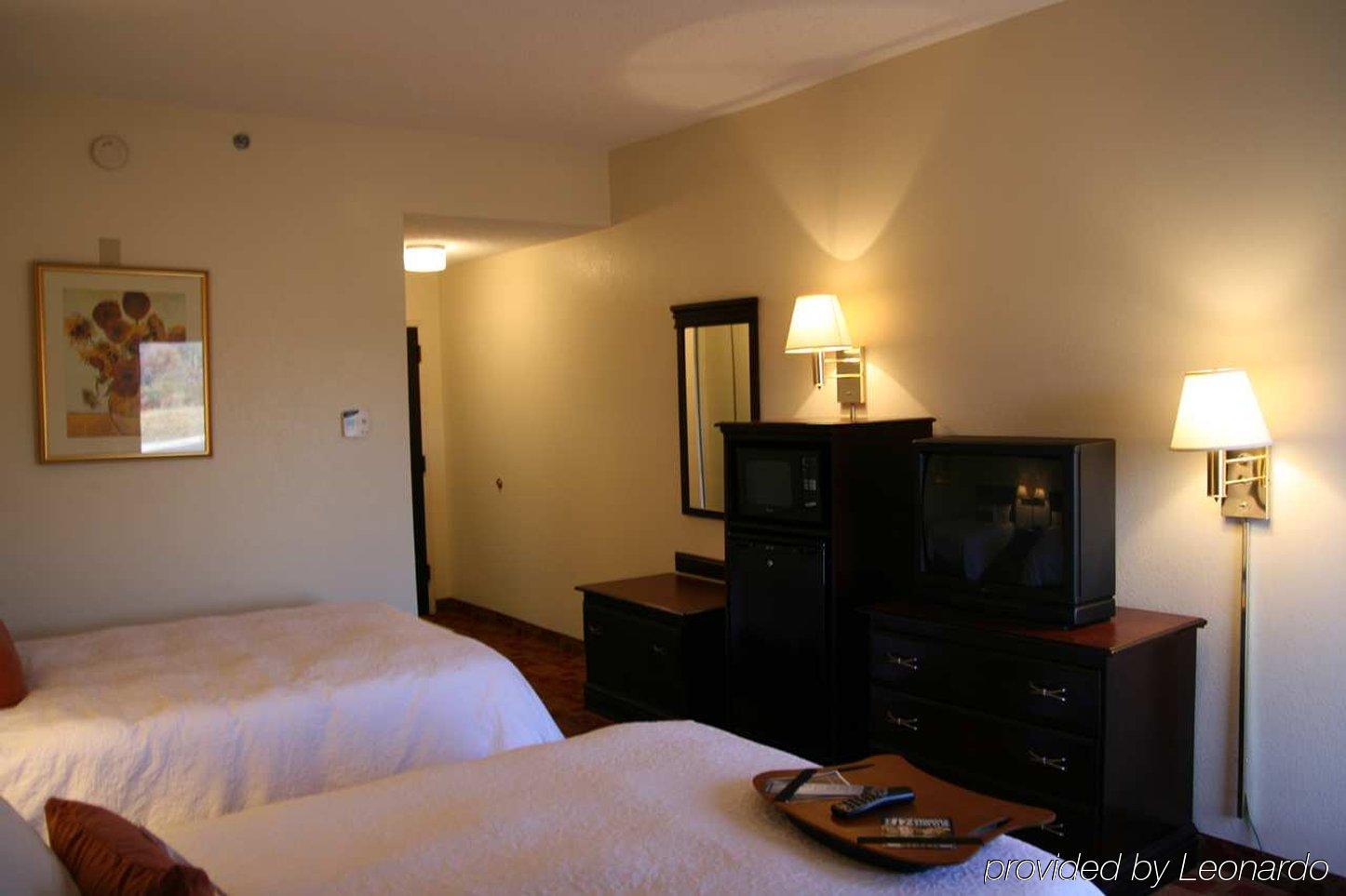 Rome Inn And Suites Стая снимка