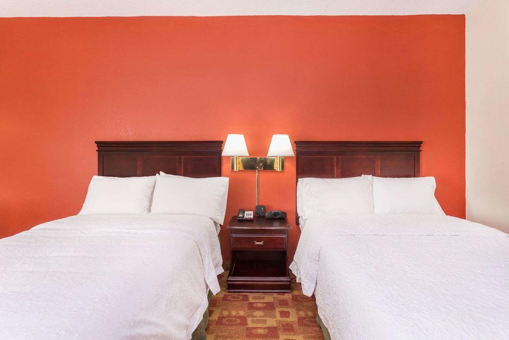 Rome Inn And Suites Стая снимка