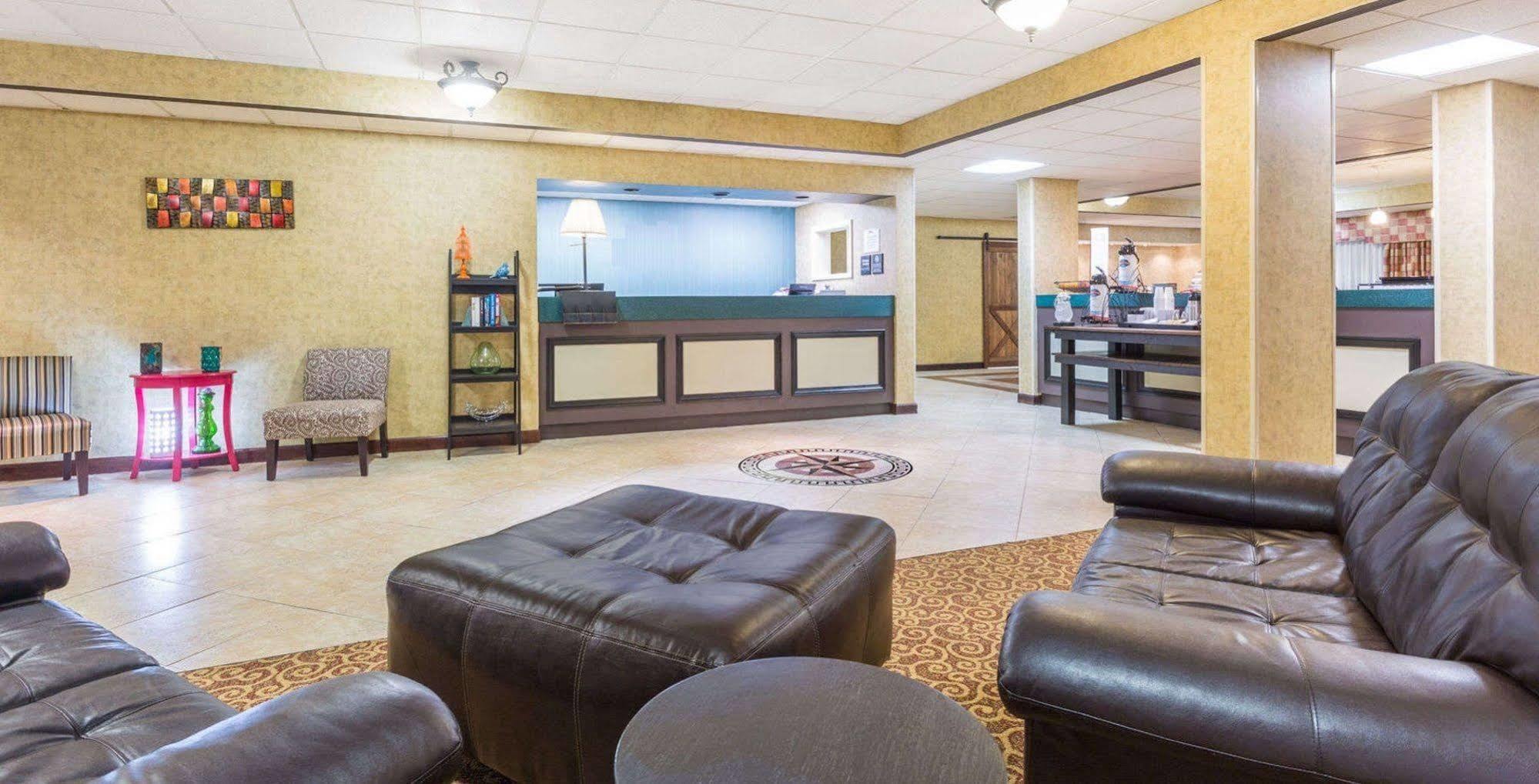 Rome Inn And Suites Екстериор снимка